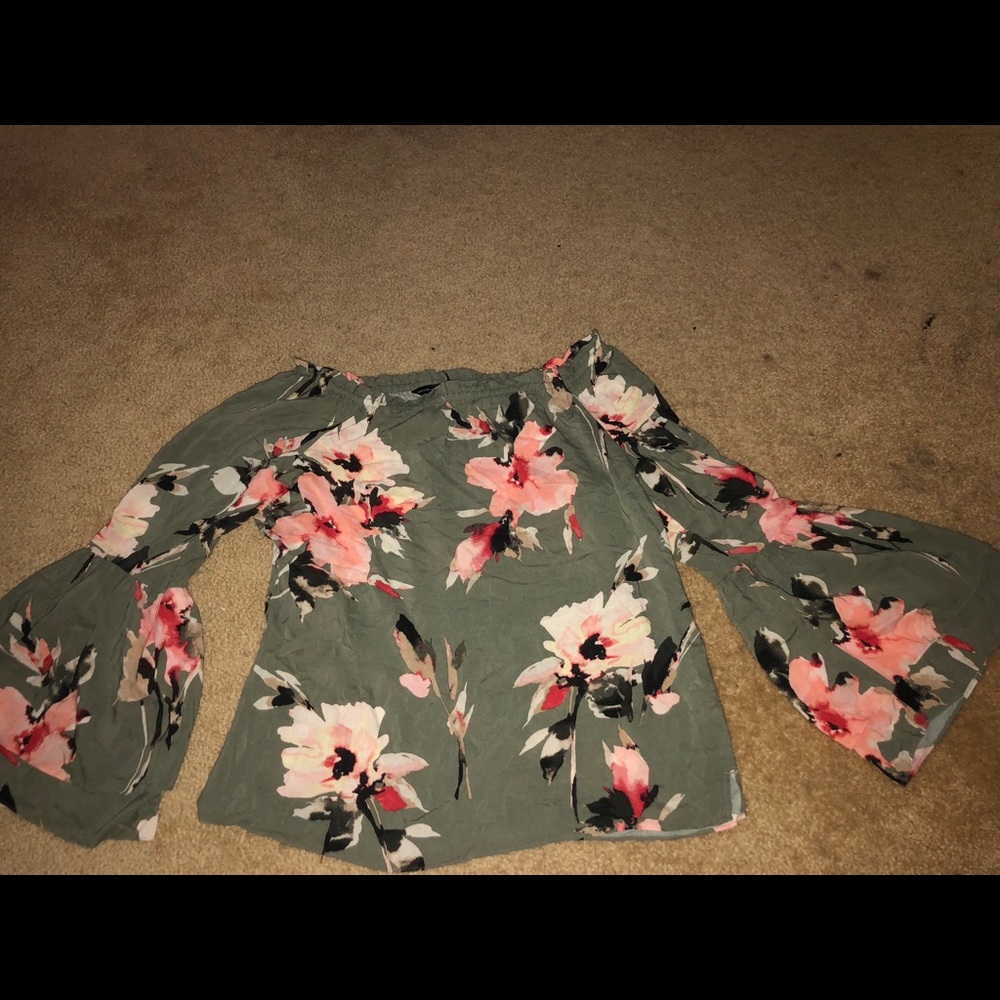 White House Black Market top